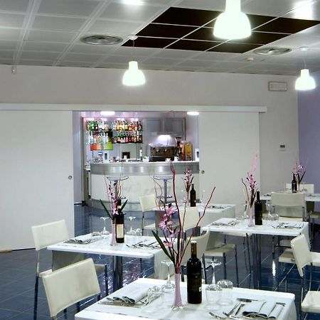 Aurea Hotel Торторето Экстерьер фото